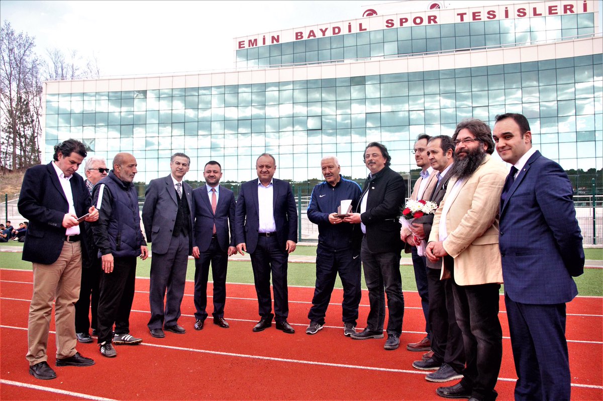 KastamonuRotary's tweet photo. Meslek Ödüllerimizin ilkini Kastamonuspor'un 40 yıllık emektar malzemecisi Ünal Feyzioğlu'na takdim ettik.. https://t.co/j9yl6EQGgm