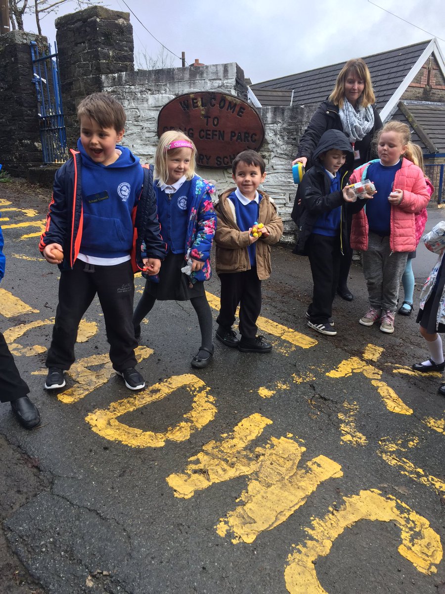 CCPPSchool's tweet photo. 🐣And the annual 🍳 egg rolling is underway. Un, dau, tri... #ccpFP #ccpcommunity #ccpEaster 🐣 https://t.co/zYuCFjK7TK