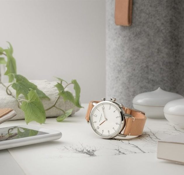 LOfficielES's tweet photo. . @kronaby  lanza hoy su primera colección de relojes híbridos online 🙌🏻
https://t.co/qJHENRMPl6 https://t.co/LitkXKfFJh