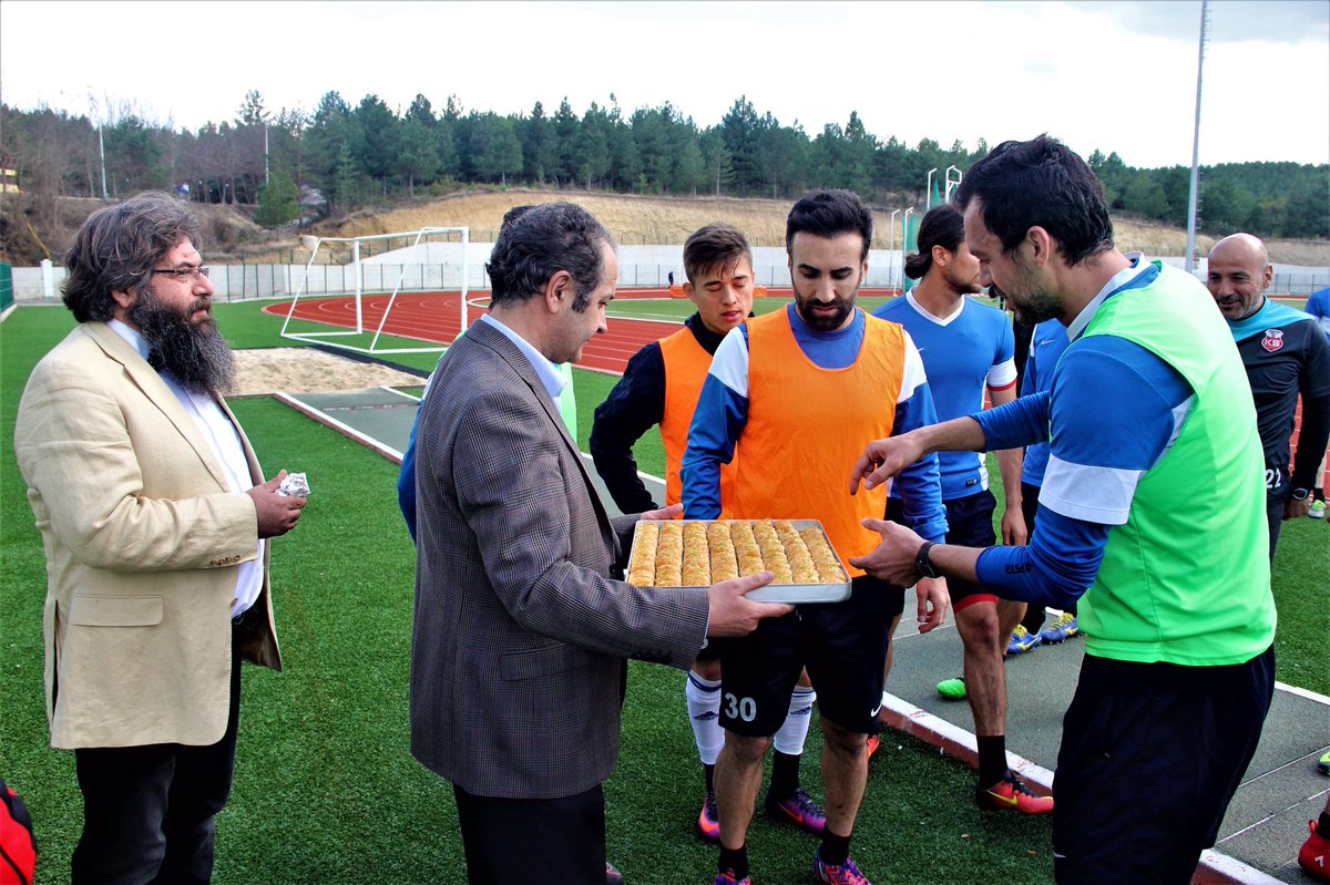 Şehrimizin gözbebeği Kastamonuspor'u antrenmanında ziyaret ettik. Takımımıza Birinci Lig yolunda başarılar diliyoruz. @1966kastamonu