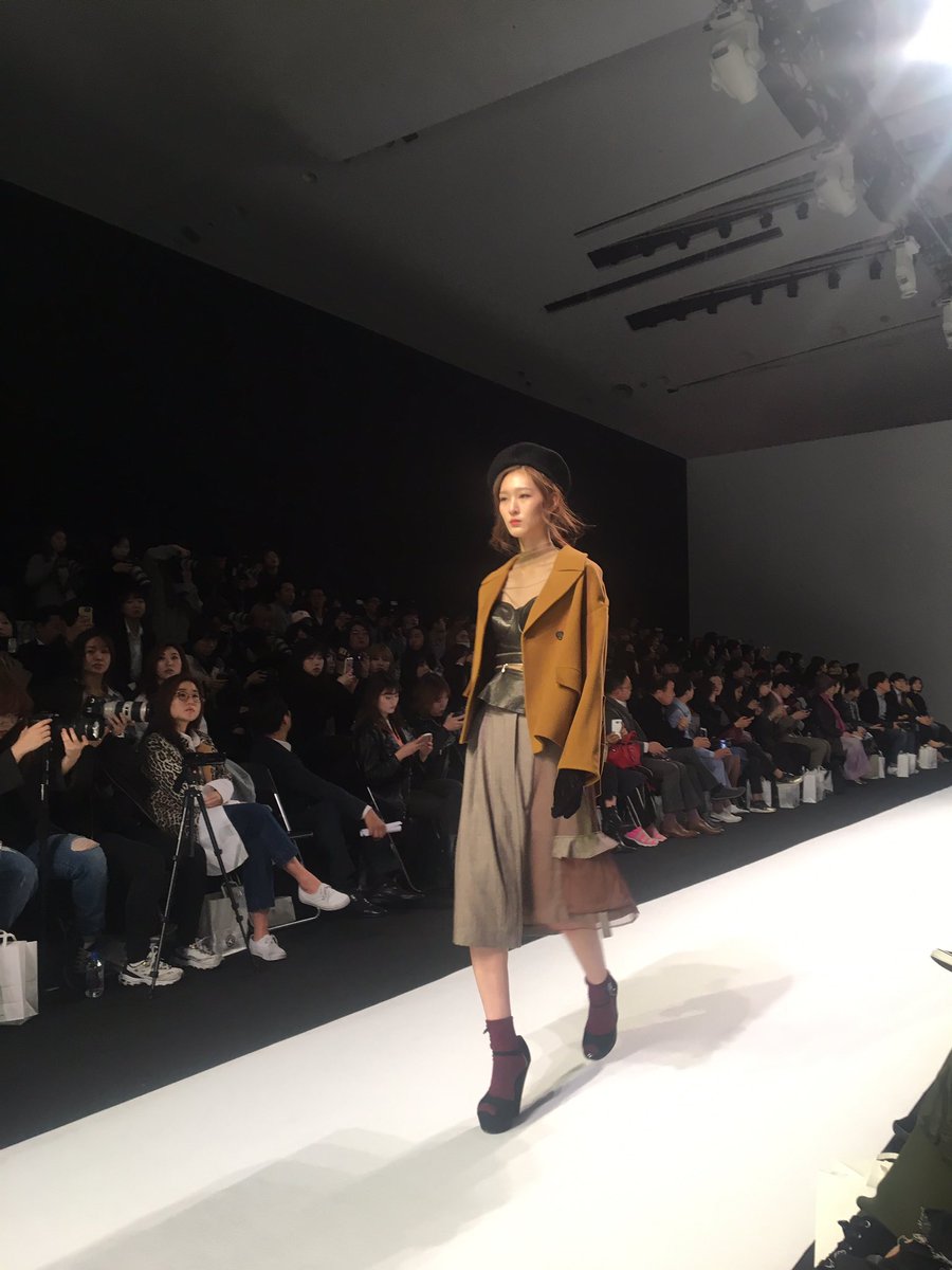 MIRYOakaJOHONEY's tweet photo. #요하닉스 #yohanix #seoulfashionweek https://t.co/UQwPL6n5R5