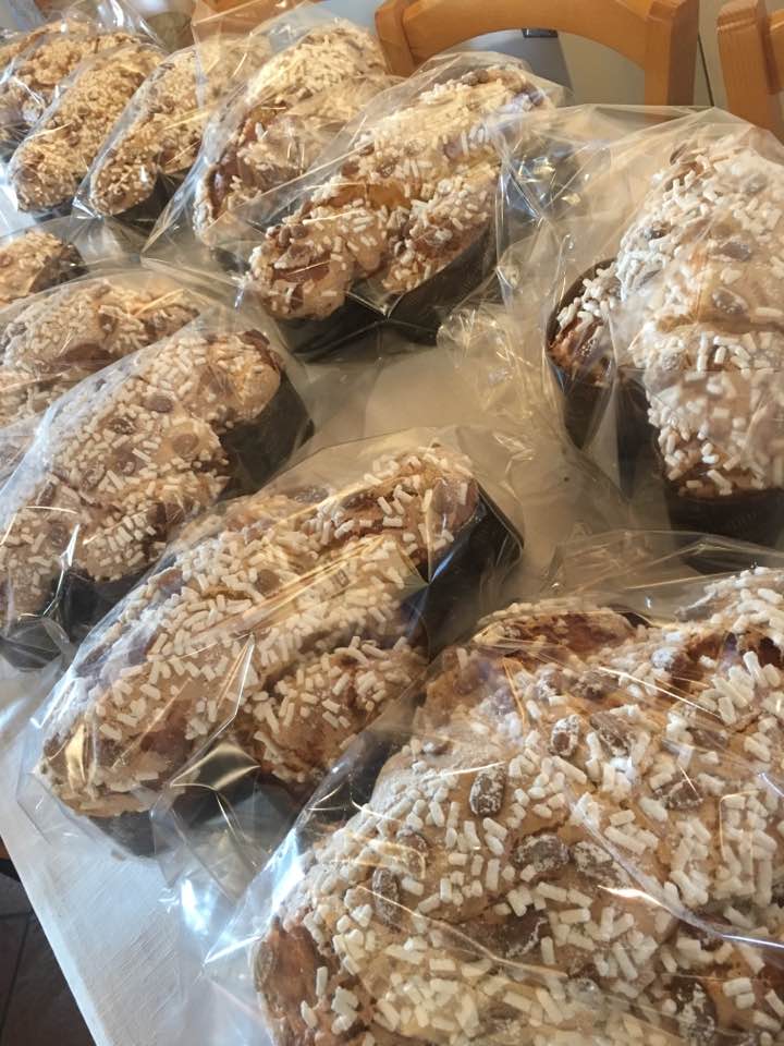 GrigorisMestre's tweet photo. Confezionando le colombe di #Pasqua... Brava Pina! :O
#Grigoris #GrigorisMestre #colomba https://t.co/cmZBUzM1Mc