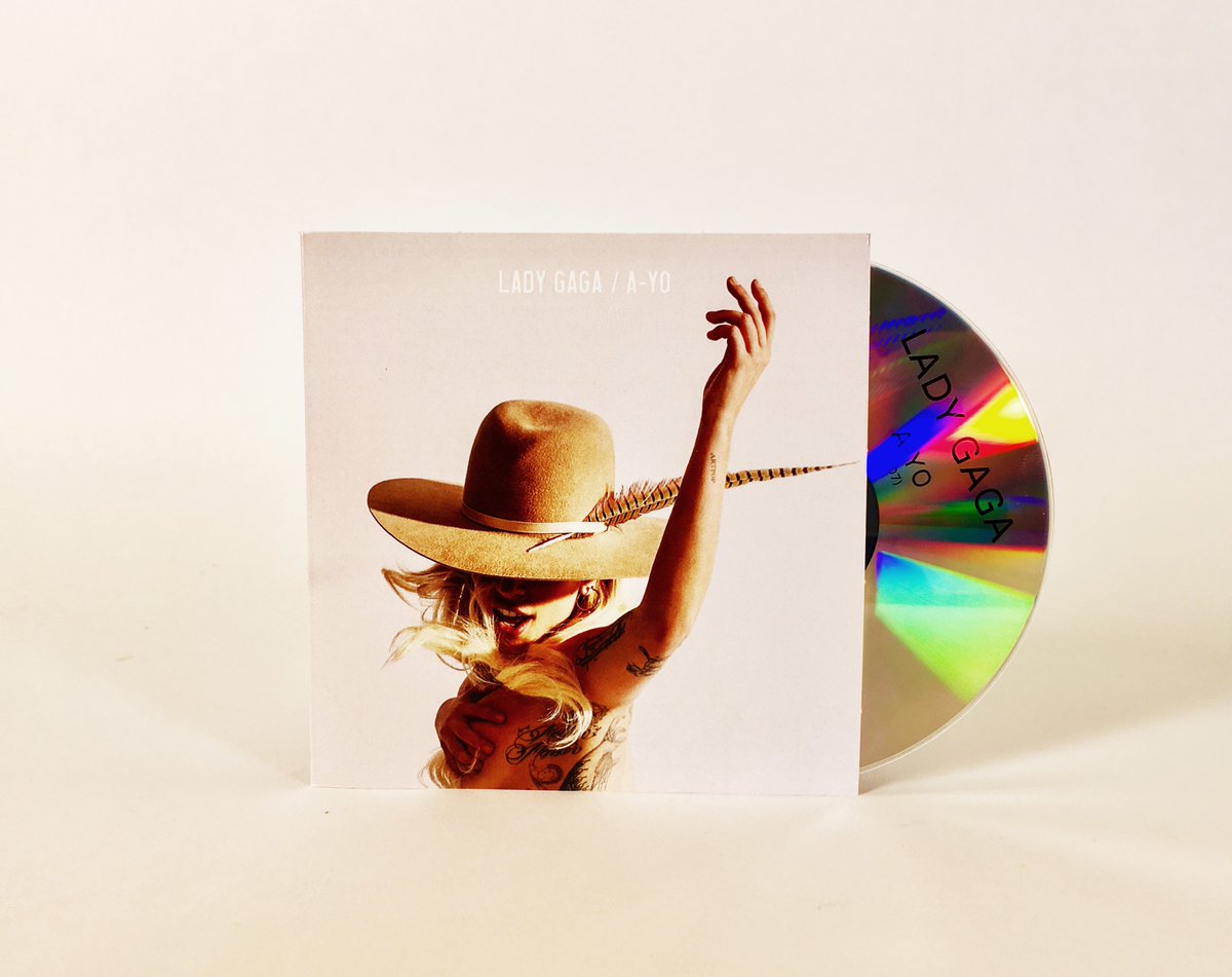 polydorfr's tweet photo. Qui veut gagner ce single #AYo de @ladygaga ? #FollowRT pour tenter ta chance, tu as jusqu'à ce soir 18h https://t.co/1SSUu7S5PR