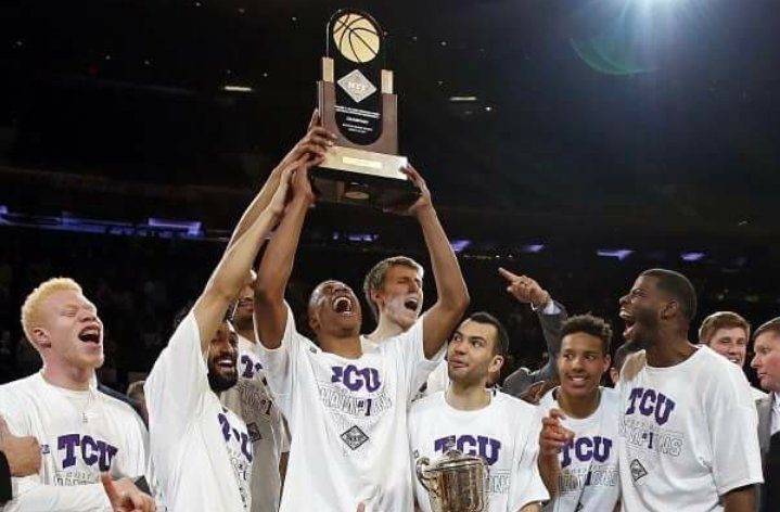 BKemph's tweet photo. TCU wins the NIT Championship! #FrogsAndTheCity #GoFrogs  @kellierasberry @TCUBasketball https://t.co/6bOpYVmim2