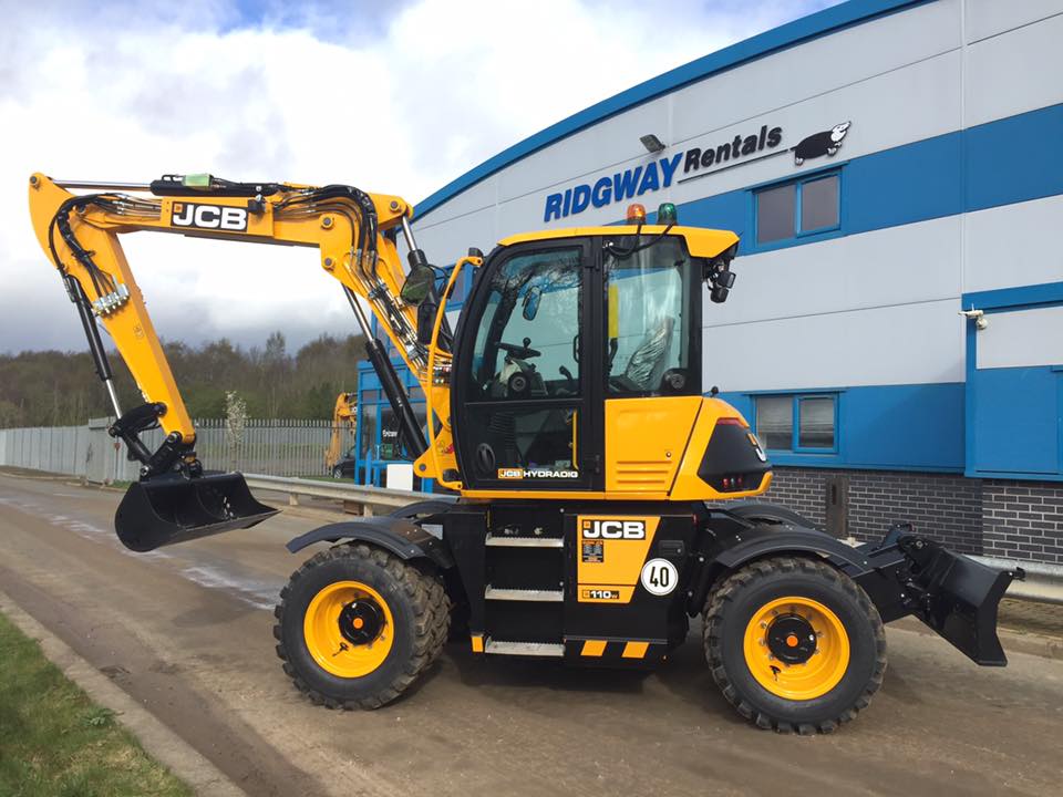 LGPExcavators's tweet photo. Some great news @GrattonShaun Nice we can now get hold of a Two Piece Boom @JCBmachines Hydradig, when required from @ridgway_rentals 👍😎 https://t.co/Hi0Dwn05w9