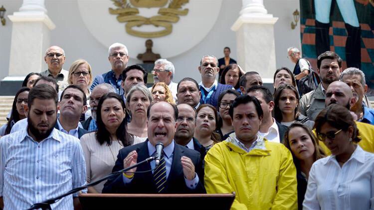 JorgeFavaloro's tweet photo. saenzricardo : Ahora, la radicalización sin fin #VenezuelaTe Abrazo ante este autogolpe chavista … https://t.co/d85pTmJTTY
