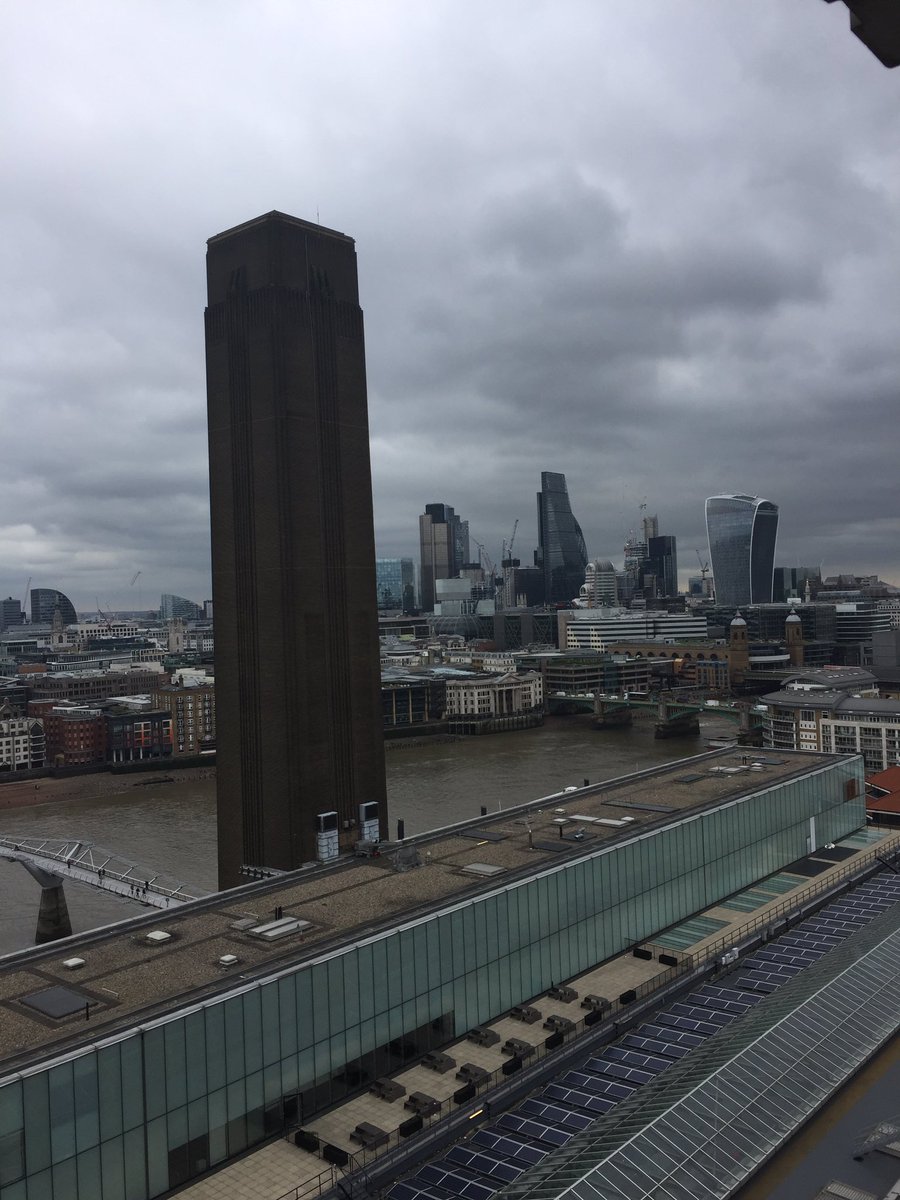 lady_camy's tweet photo. View from Switch House with @sarwar1202 @tnash0629 @LynMupfu @Devlin247 ! @StudyingLondon #TateModern https://t.co/jnS1MP9P80