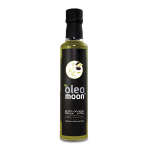 teleoliva's tweet photo. Nuestro Oleomoon entre los 100 mejores #aceitesdeoliva del mundo por la prestigiosa @evooleum con una puntuación de 91 puntos sobre 100💚🇪🇸 https://t.co/f8fMTvekSA