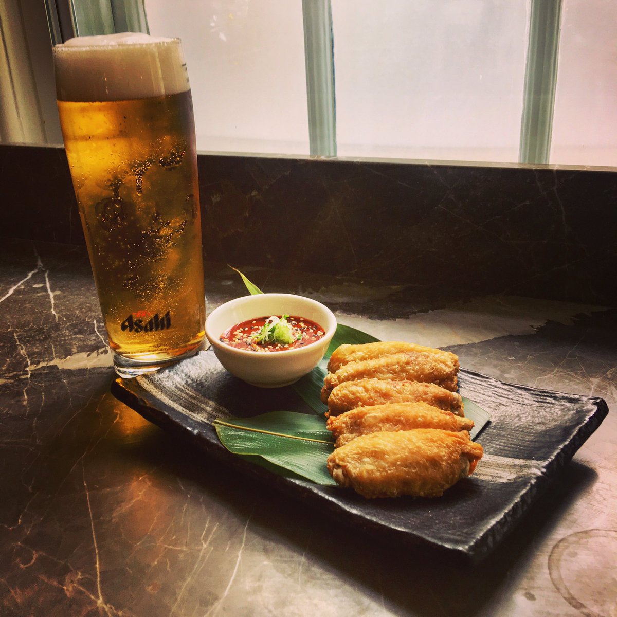 Happy hour tonight 6-7pm. BOGOF drinks and £1 chicken wings #happyhour #TGIF #london