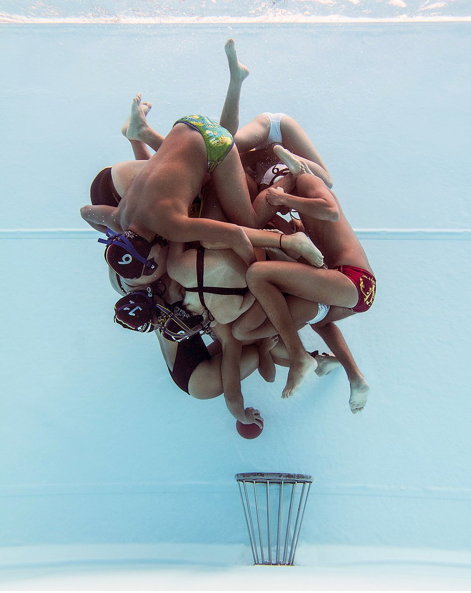 materialgallery's tweet photo. Water polo - beautiful photography by Camilo Diaz https://t.co/2JRfOkIDZt