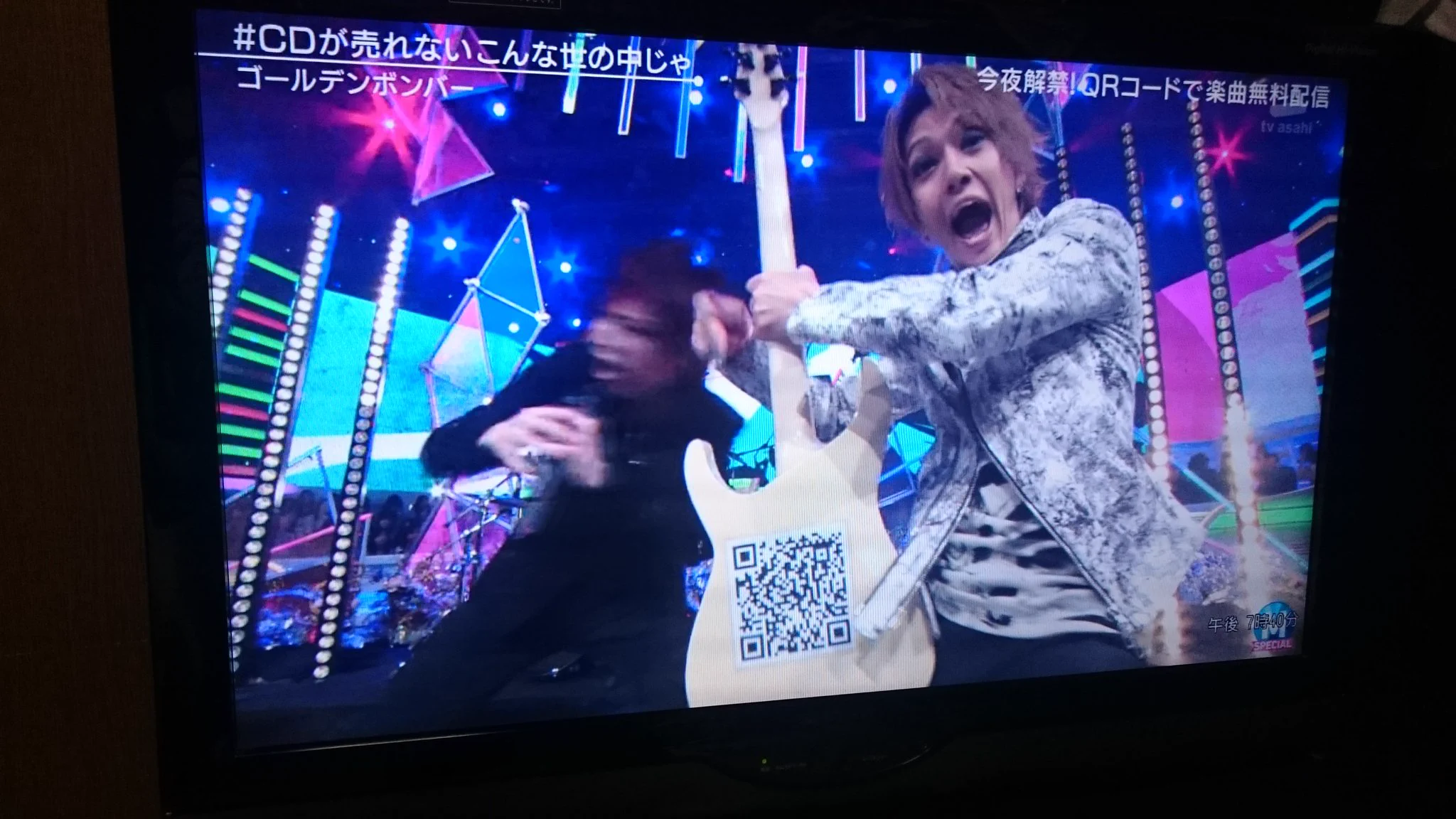 斬新すぎるｗｗｗゴールデンボンバーがMステにてタダで曲配布するｗｗｗ