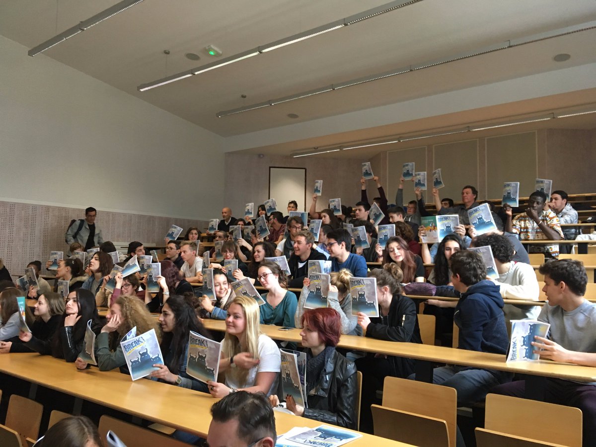 BreakLeMag's tweet photo. Break n°6  sorti ce matin ! Lancement avec les lycéens au pôle des arts graphiques #Joliverie #Nantes. En ligne : break-lemag.fr https://t.co/9LPCs6IobD