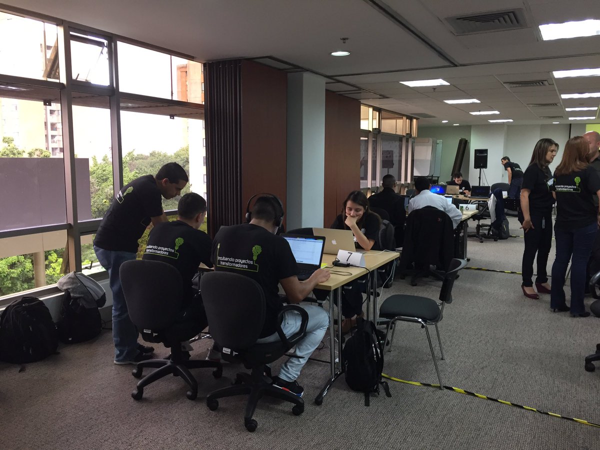 Gurivera's tweet photo. #hackathonProteccion bienvenido equipo Bancolombia https://t.co/SRBnBliPYG