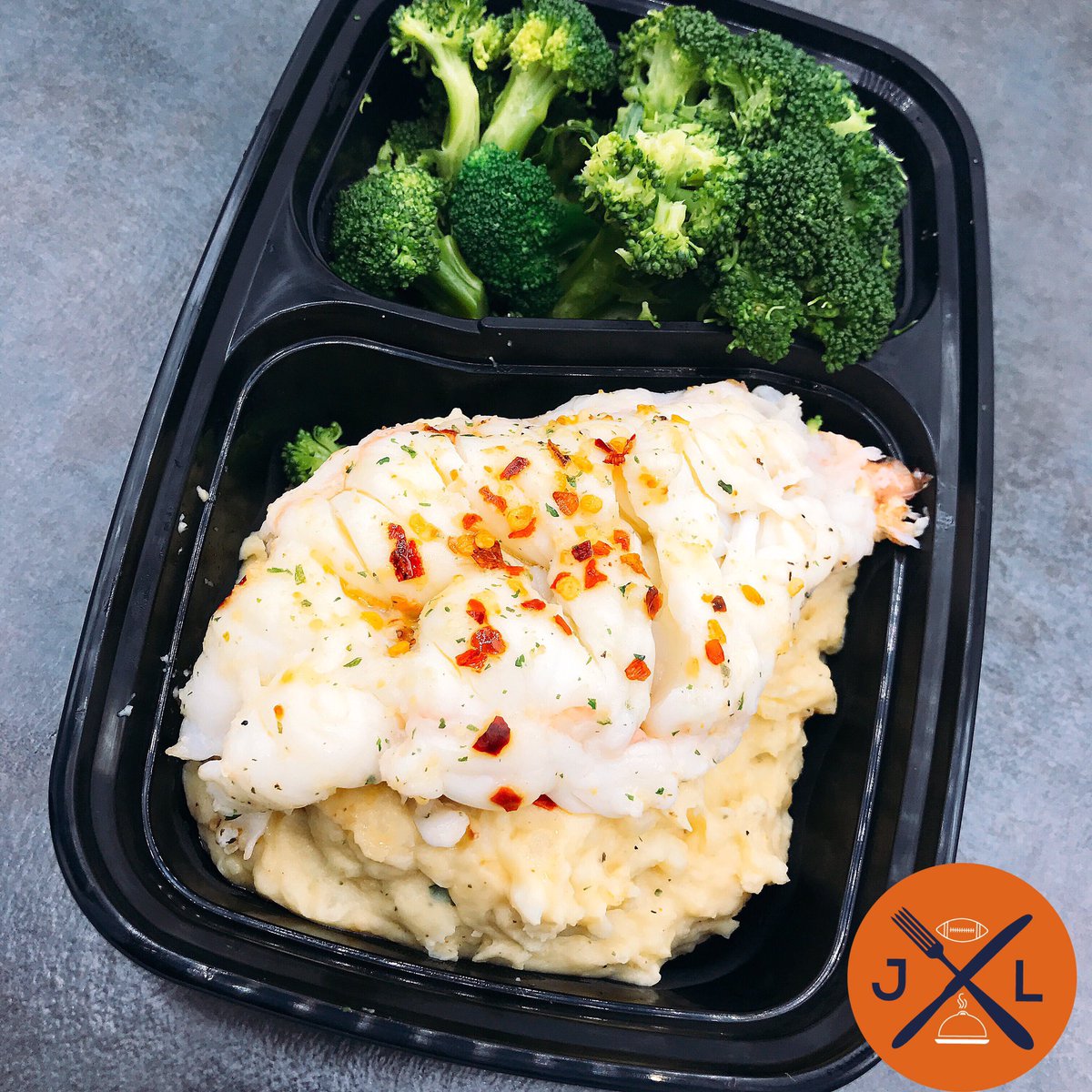 JLewCooks's tweet photo. Big lobster, garlic mash, and broccoli #MealPrep #TheRecipeIsLove https://t.co/Ocf4iA6zgp