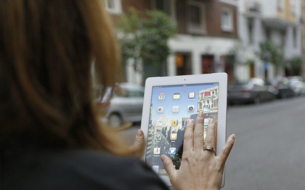 Tripaloc's tweet photo. El turismo está adaptandose a las nuevas tendencias. ¿Cómo veis el papel de los "chatbots" en éste ámbito? #Travel > https://t.co/ysUy0buUt6 https://t.co/NyCIdiHfdL
