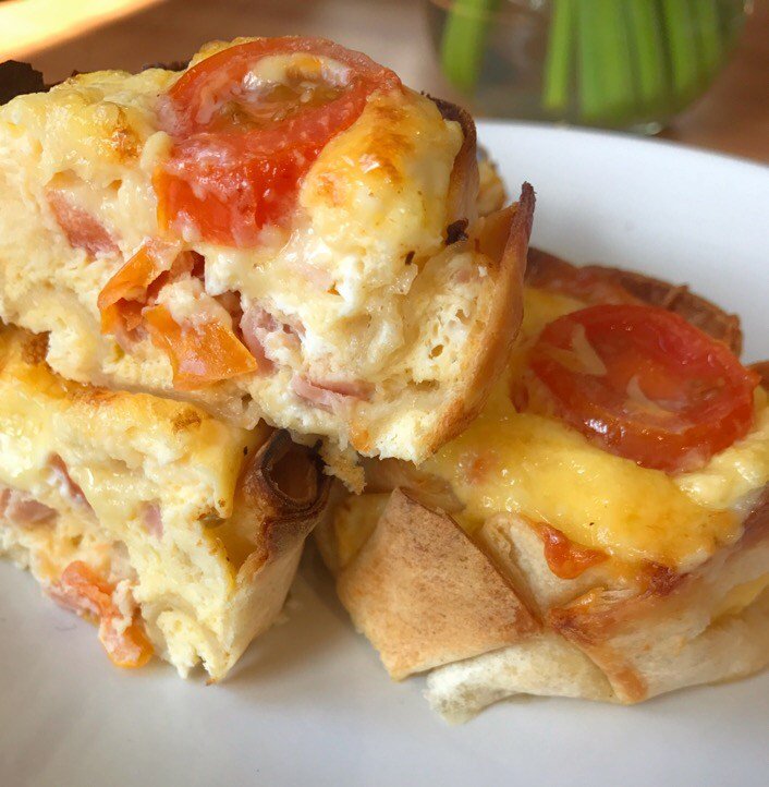 Cheesy, Eggy Cups thetoddlerchef.com/2017/03/31/che…
