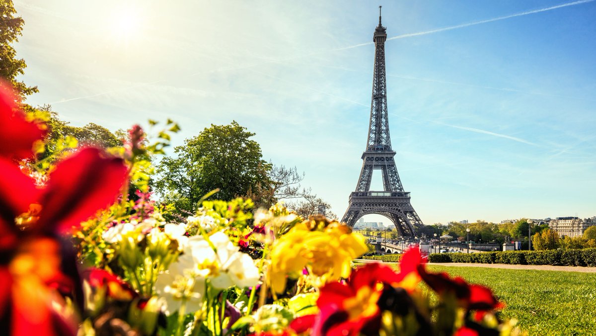 #Paris in the spring is about more than #macarons. Discover how to enjoy the French capital this spring! noble.li/2ogof1e