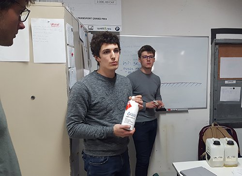 CN_Hydro's tweet photo. Les anciens forment les nouveaux à l'utilisation des #matériaux #composites #SikaAxson !💪 Transmission et bonne humeur au RDV ! #HydroSpirit https://t.co/2qcPgZtluB