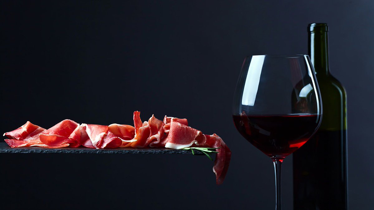 Este fin de semana te traemos la pareja perfecta... Jamón Ibérico y vino tinto de la tierra Alcardet Crianza 2013por solo 25€ #MakingLab
