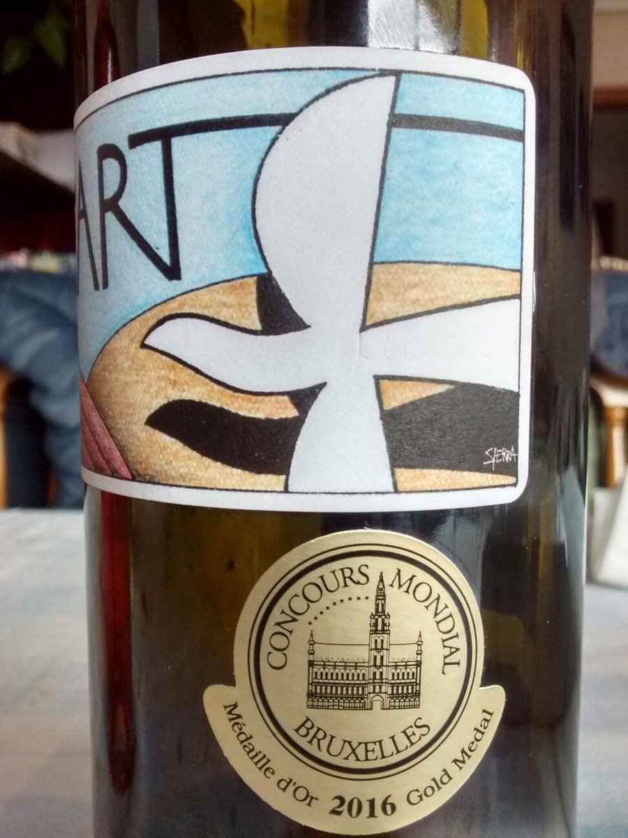 aPiedeCepa's tweet photo. ¡Hemos alucinado con este vino de @BodegaHiriart ! Elaborado con Tinta Fina es amplio, jugoso... ¡exquisito! Y Oro en el @concoursmondial https://t.co/aPzpjzBlVP