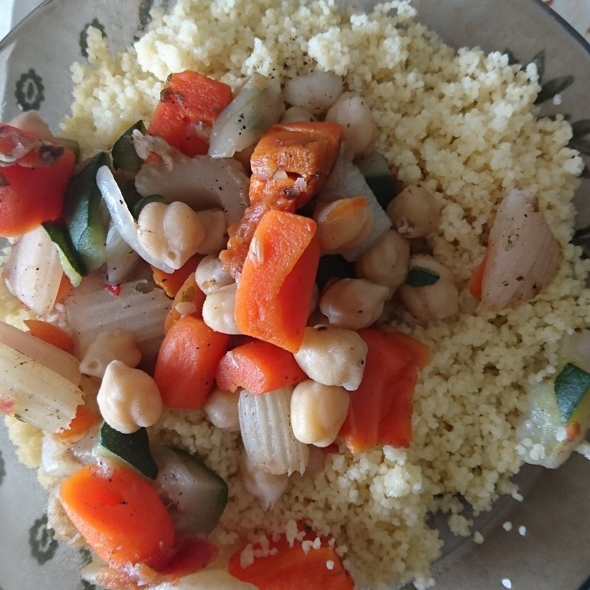 Petitefee30's tweet photo. Petit couscous improvisé 
#couscous #bonappetit #atable 
#jaifaim https://t.co/9unToyQKT2