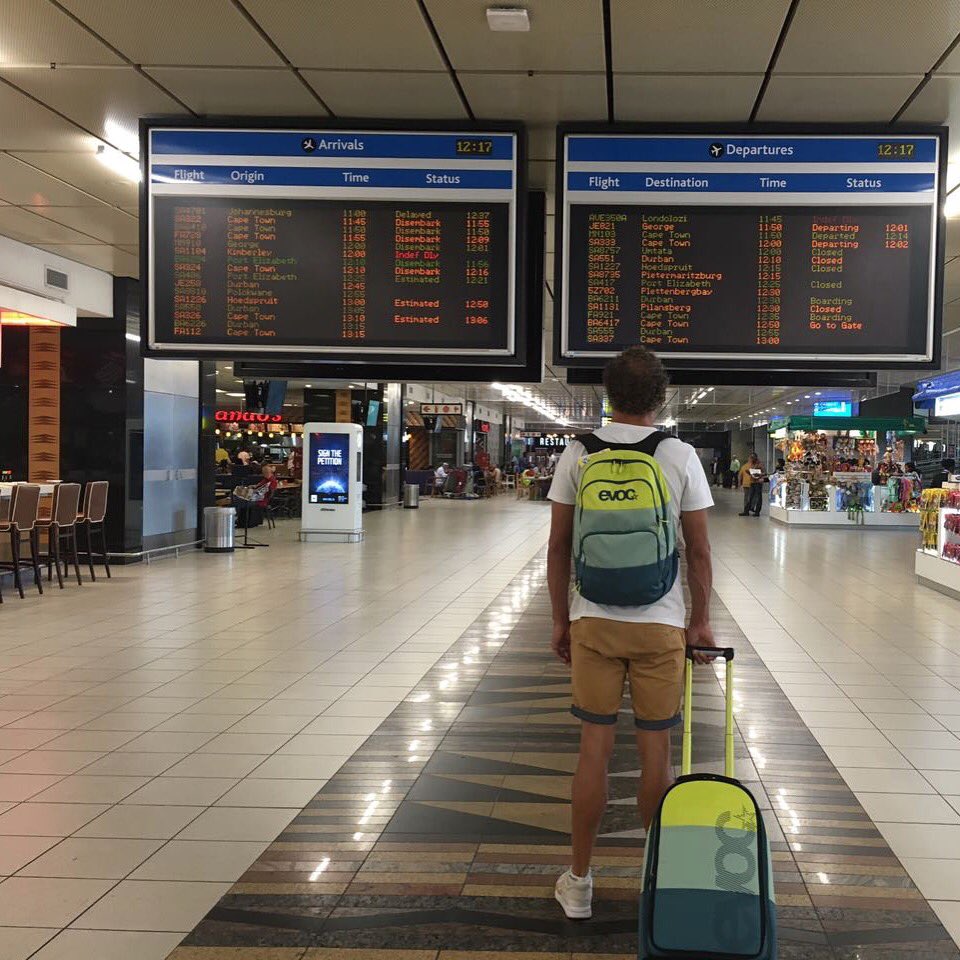 TheoBlignaut's tweet photo. Time to fly. #xterrareunion #xterraoffroad #reunionisland #reunion #travelreunion #airaustral #evoc https://t.co/5LtNvYrpuN