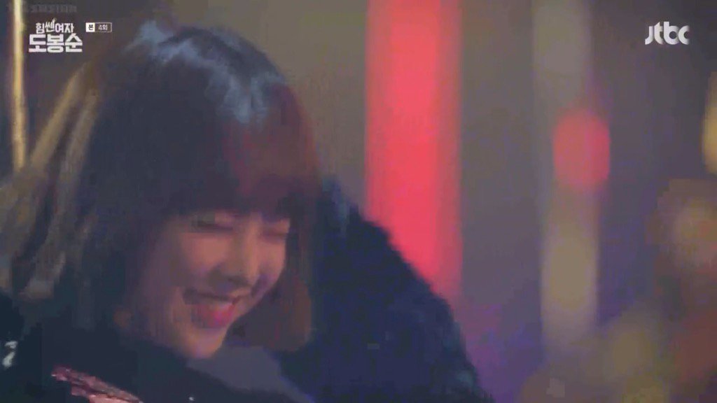 koreandreamy's tweet photo. The way he looked at her even though she looked silly in front of the crowd 🙈💕 #SWDBS #strongwomandobongsoon #kdrama https://t.co/7RqOWRcqZh