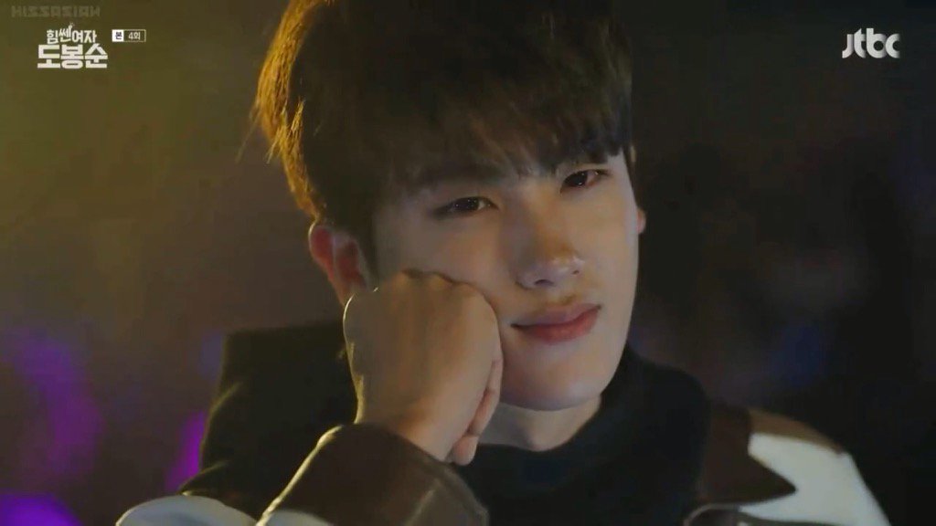 koreandreamy's tweet photo. The way he looked at her even though she looked silly in front of the crowd 🙈💕 #SWDBS #strongwomandobongsoon #kdrama https://t.co/7RqOWRcqZh