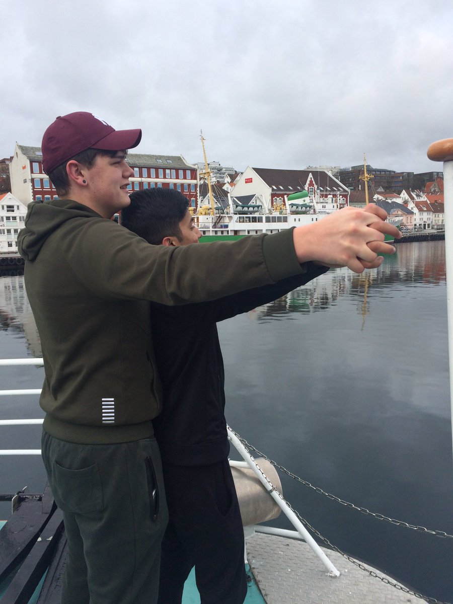 bxageography's tweet photo. More delights from the Norway Trip. #hipandgroovy #selfiecentral #heartattackhill https://t.co/NpRanXgNfA