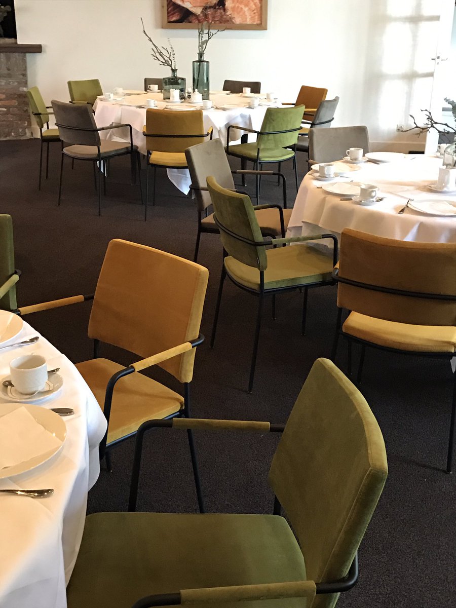 Nieuwe stoelen <a href="/Galeriedehoeve/">Galerie de Hoeve</a> !