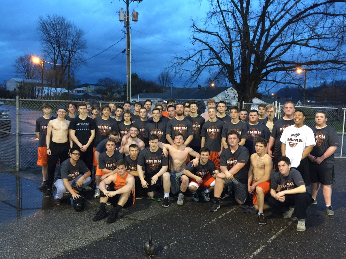 racelandramsfb's tweet photo. Family photo. #ThisIsHome #SpringBreakSprint 💼🚂🏆 https://t.co/h9ml9pf0Oz