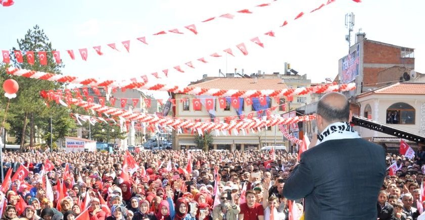 suleymansoylu's tweet photo. Gençlerimiz vatanı için şehit olurken 15 Temmuz'da tankları durdururken yaşını kimse sormaz. 'Ama parlamentoya giremezsin'

Böyle şey olmaz! https://t.co/SHveeGFjhk