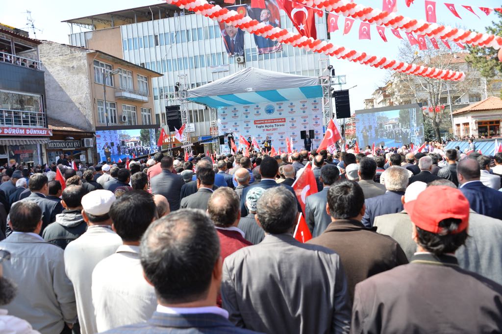 Gençlerimiz vatanı için şehit olurken 15 Temmuz'da tankları durdururken yaşını kimse sormaz. 'Ama parlamentoya giremezsin'

Böyle şey olmaz!