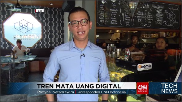 CNN ID Tech News (@cnnidtechnews) on Twitter photo Koresponden <a href="/Radynal/">Radynal Nataprawira</a> mencoba bertransaksi menggunakan mata uang bitcoin di Bali. #Technews Koresponden <a href="/Radynal/">Radynal Nataprawira</a> mencoba bertransaksi menggunakan mata uang bitcoin di Bali. #Technews