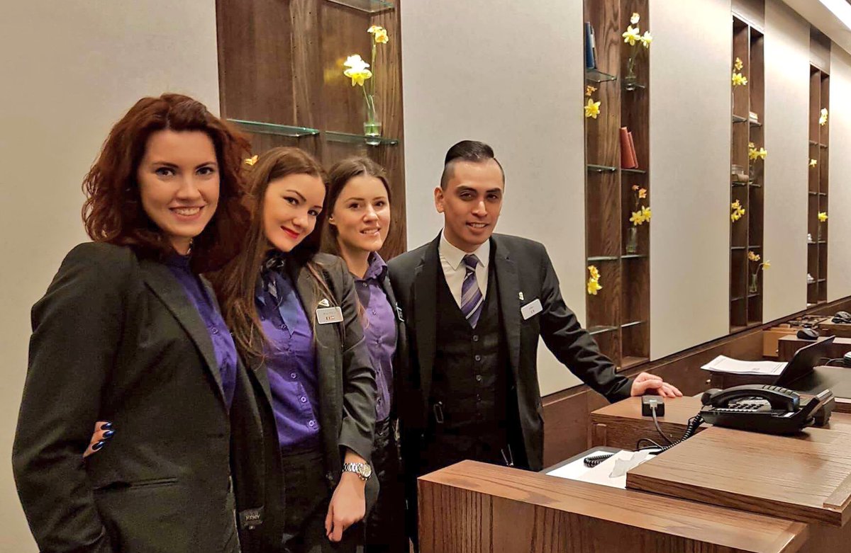 It's all smiles <a href="/stgileslondon/">stgileslondon</a> in the newly renovated lobby &amp; reception areas. #FridayFeeling #StayStGiles instagram.com/p/BSTTkDTDLcG/