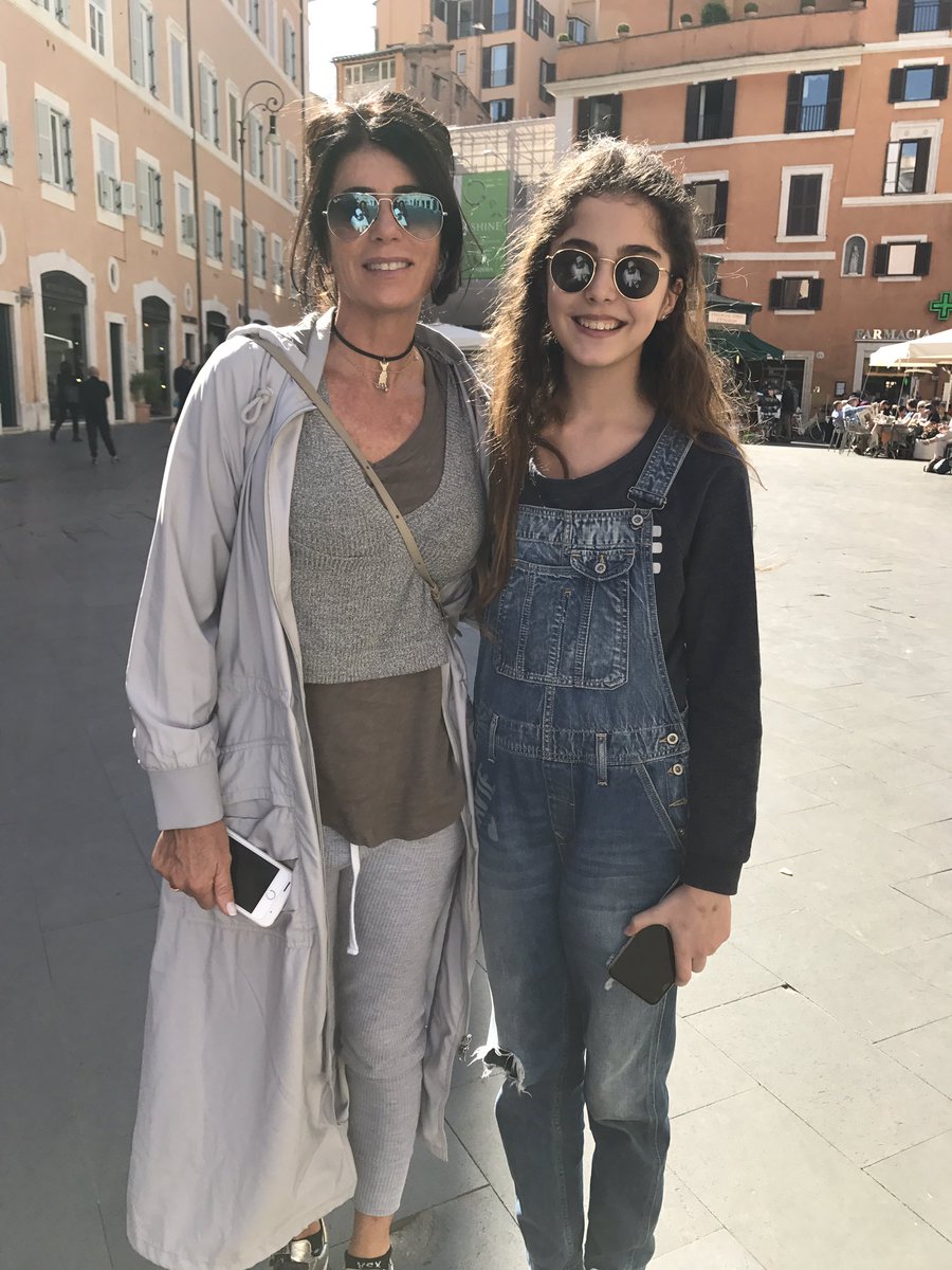 Violettamavie's tweet photo. @marianaluciamuz @TiniStoessel @alestoeessel Estuvo un grande placer verlos otra vez❤️Todo mi amor y un beso ,
            Mavie✨ https://t.co/AOk6nKnDNZ