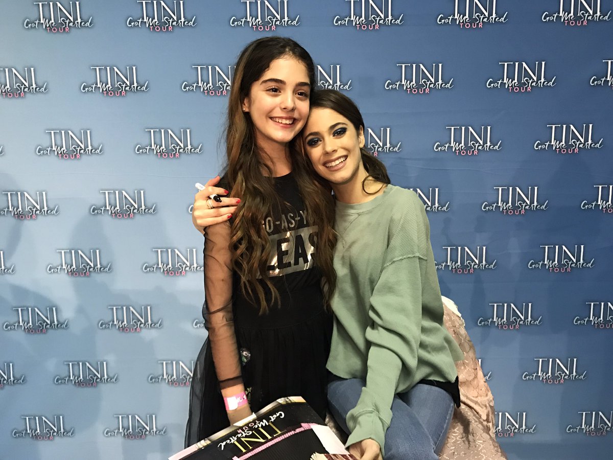 Violettamavie's tweet photo. @marianaluciamuz @TiniStoessel @alestoeessel Estuvo un grande placer verlos otra vez❤️Todo mi amor y un beso ,
            Mavie✨ https://t.co/AOk6nKnDNZ