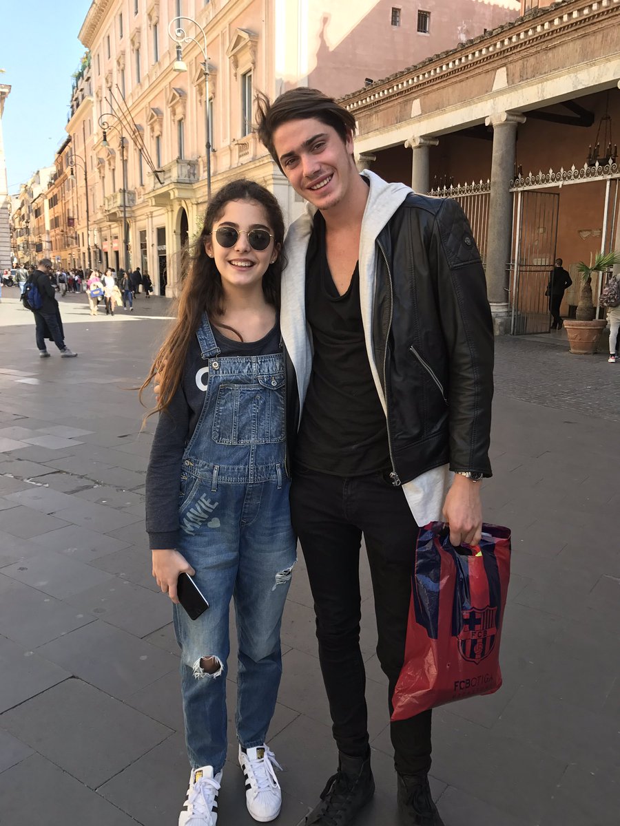 Violettamavie's tweet photo. @marianaluciamuz @TiniStoessel @alestoeessel Estuvo un grande placer verlos otra vez❤️Todo mi amor y un beso ,
            Mavie✨ https://t.co/AOk6nKnDNZ
