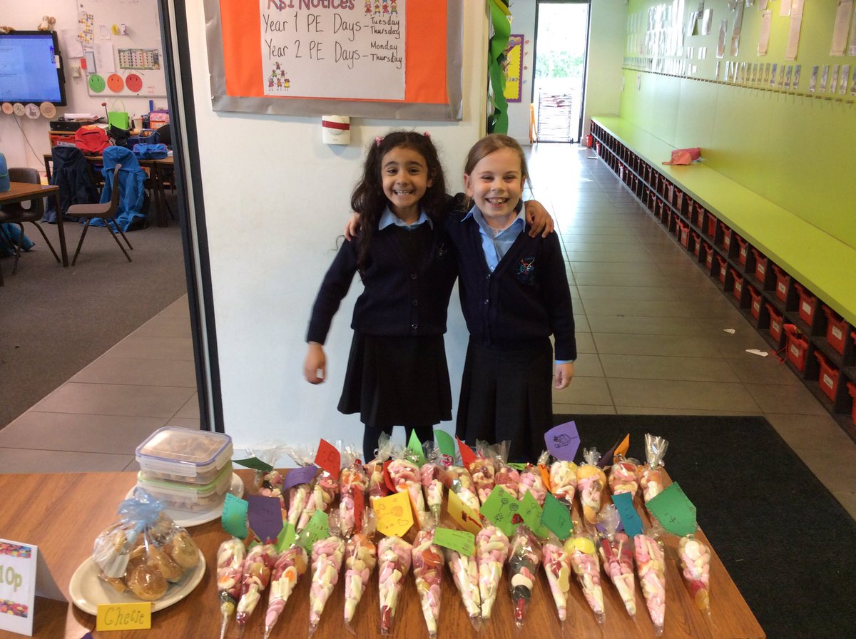 KS1 are ready!! Come on down to the ks1 area to buy cones of pic n mix, cakes, biscuits, Easter cards and play our sweetie games 🍭#moneyweek