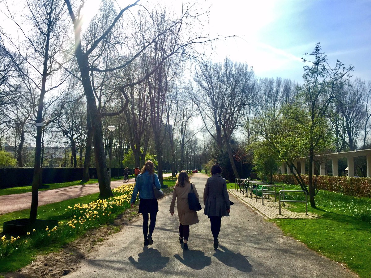 CaughtLynch's tweet photo. The @Bordbia & @Entirl Dutch offices doing our lunchtime mile through Beatrix Park for #NationalWorkplaceWellbeingDay #InterAgencySynergy 😄 https://t.co/nMoY5ZLl6R