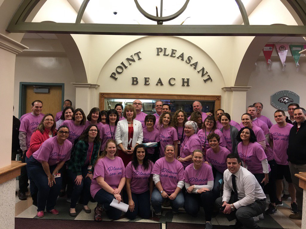 BchOfficeThing1's tweet photo. @BeachPrincipal sending you off with tons of purple love #gobeach #ppbhs https://t.co/9GYlxrwVuY