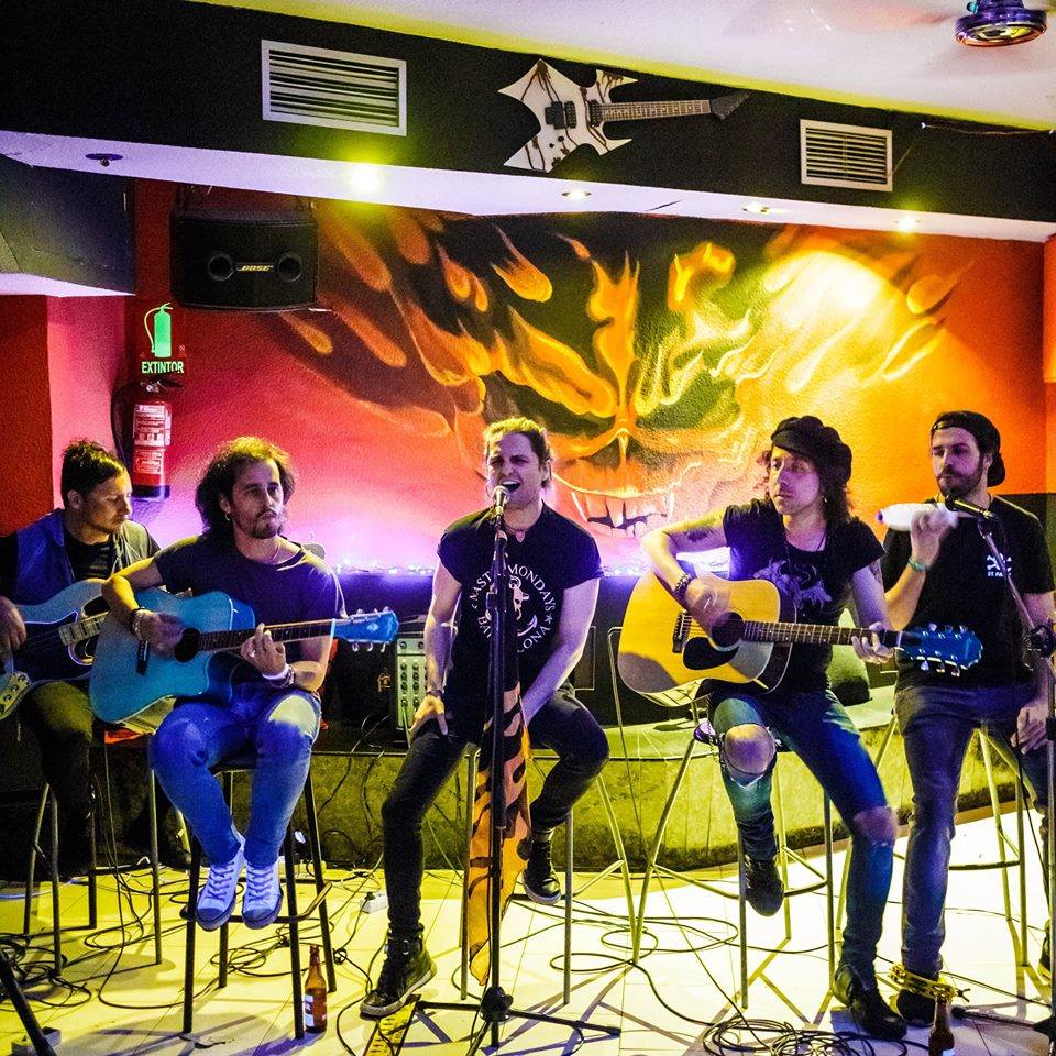 neondeltaband's tweet photo. Nos vemos el Domingo!! En eléctrico en la Sala @chango_live abriendo para los Alemanes Bonfire 🔥
#Rocknacional #Imparable2017 #Acustico https://t.co/zwlSqvR8SY