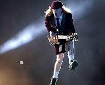 #TalDíaComoHoy pero en 1955 nace #AngusYoung el enérgico guitarrista fundador de <a href="/acdc/">AC/DC</a> Todo un ícono del rock a nivel mundial #ACDC
