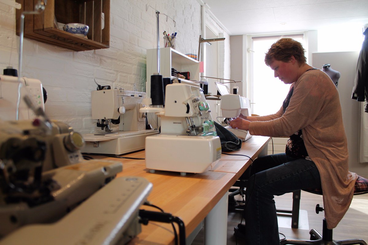 Het gaat opeens hard met Naaiatelier Vlagtwedde. Hoe dat? Ze heeft aangehaakt bij een uniek haal- en brengconcept noordblog.nl/2017/03/31/naa…
