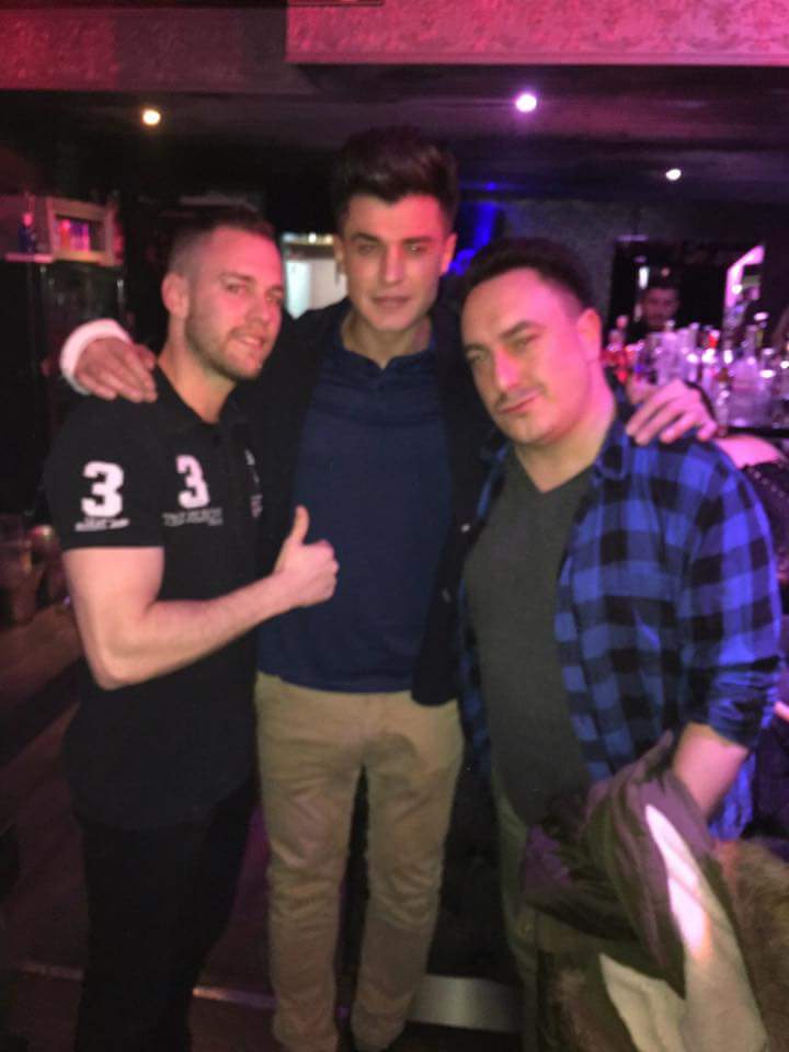 MarioPerita's tweet photo. Con los primitos @RubenShan1 y @CarlosPeluka en nuestra fiesta
Blue Moon
Sala kube https://t.co/TZH4Cua6Rv