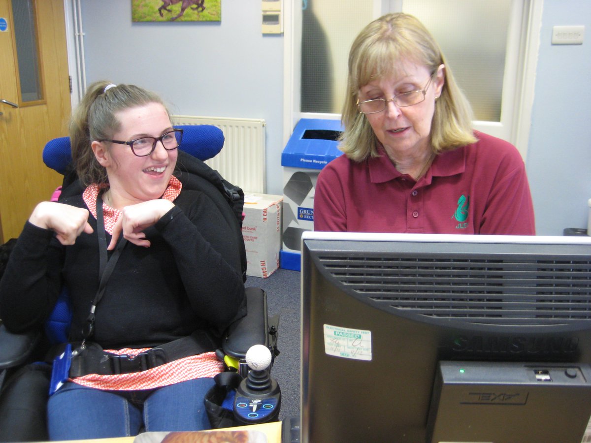 Dragon_Vets's tweet photo. Abi came for some work experience with us on reception. Abi's college @TheNationalStar do some amazing work. #charity #receptionskills https://t.co/J9oEK9yYPT