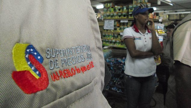 ConElMazoDando's tweet photo. ¡Contra el acaparamiento! Sundde y GNB decomisaron más de 10 toneladas de alimentos en Ba https://t.co/cY5MtsuLO9 https://t.co/PEilQxUJfp