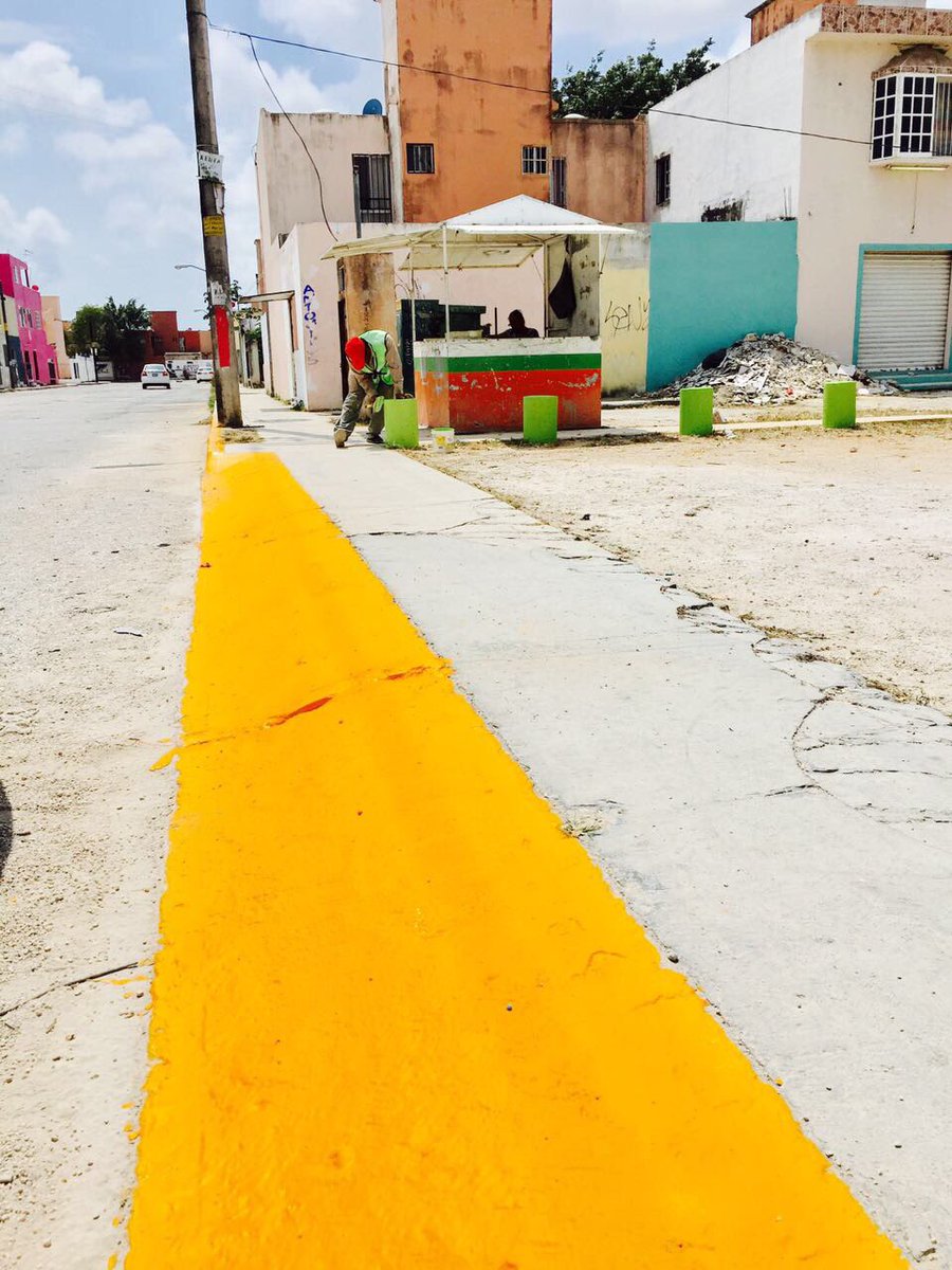 #BrigadasVerdes trabajando en la Reg 200 fracc Hacienda real del Caribe. Parque enfrente de la escuela raza de bronce. <a href="/rembertoestrada/">Remberto Estrada</a>