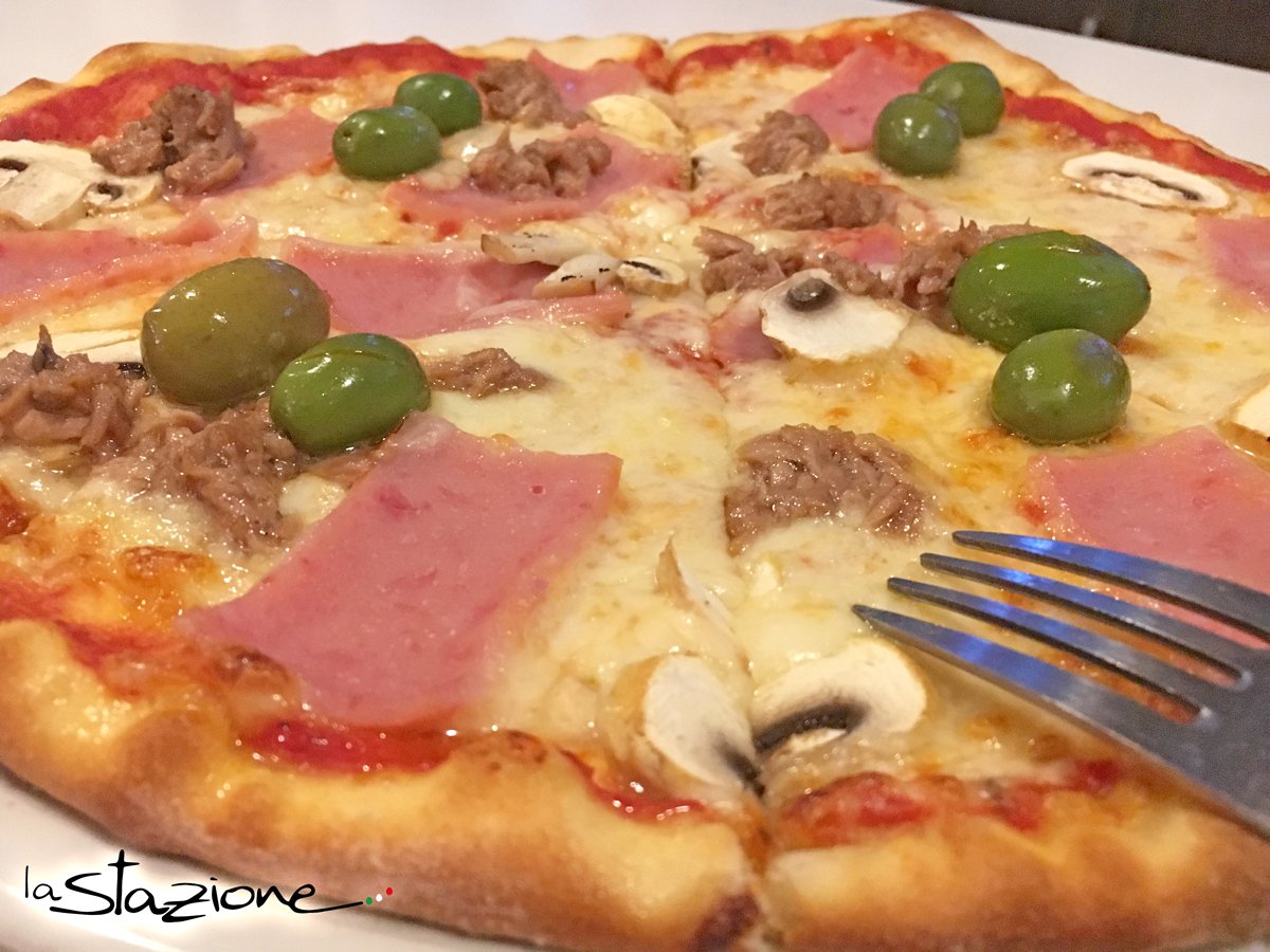 StazioneCuenca's tweet photo. Una buena elección para la tarde-noche del viernes
#PizzaArtesana https://t.co/3eSAr5RYON