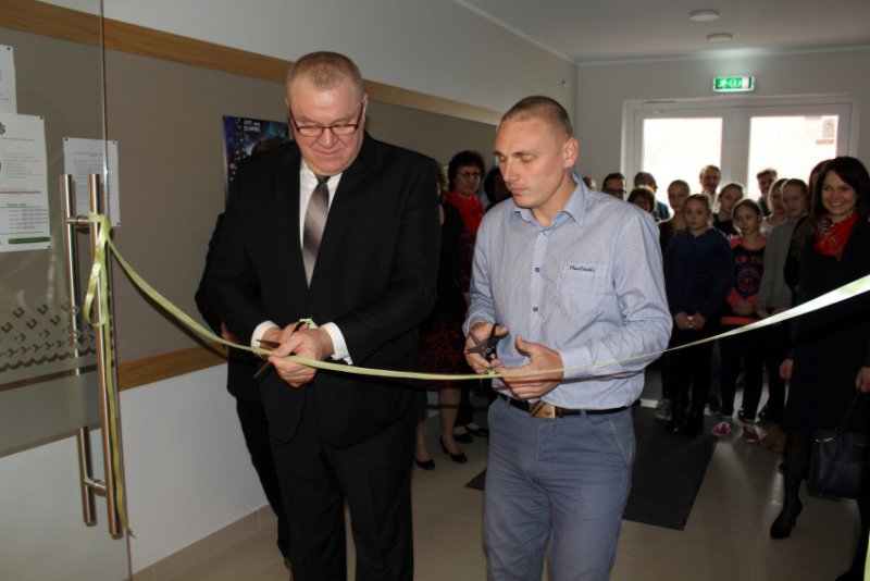 DBalss's tweet photo. Atklāta atjaunotā Tīnūžu administratīvās ēkas zāle un vestibils (FOTO) https://t.co/mKa5udIUzT https://t.co/Morei30VHt